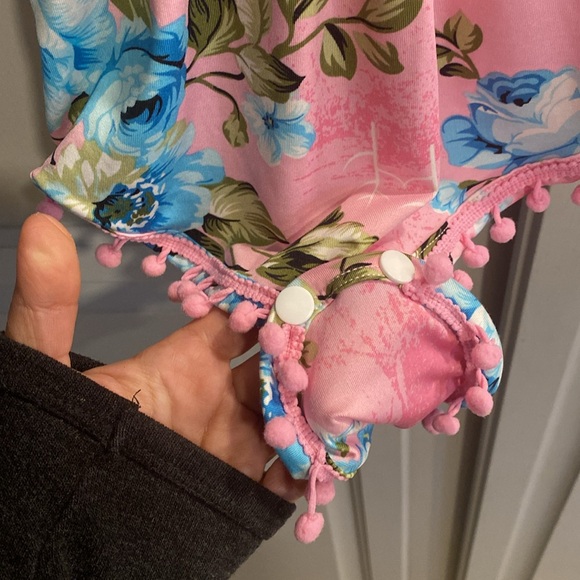 Little trendsetter floral romper 2T - Picture 3 of 5